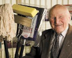 brush-man Norman Hall - The last FullerBrush man